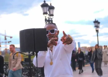 freezi baba - Afro musician in Moscow