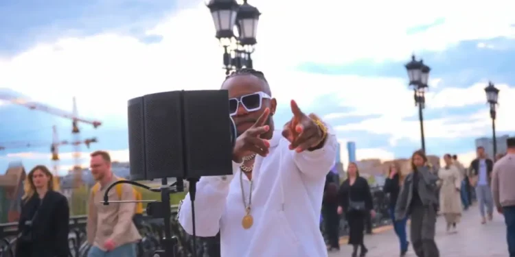 freezi baba - Afro musician in Moscow